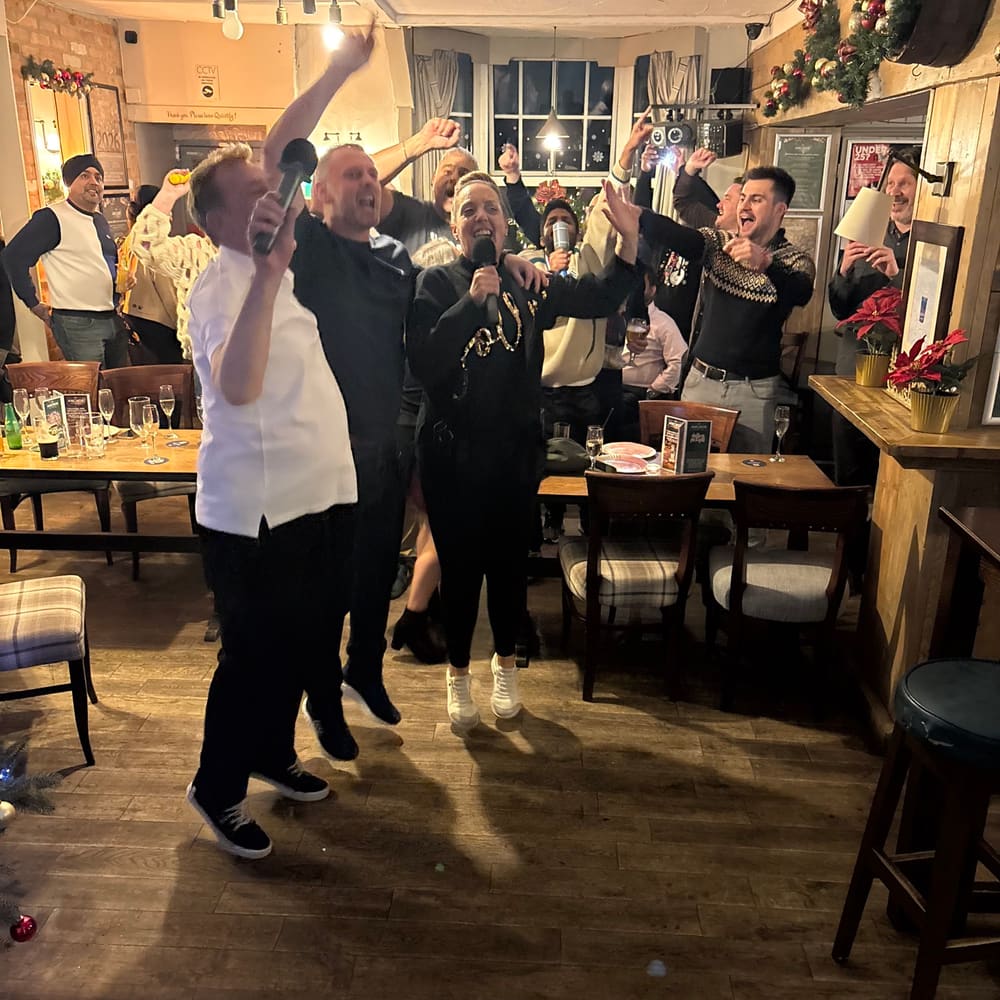 Crowd gathered for quiz night and pub games at The Anchor